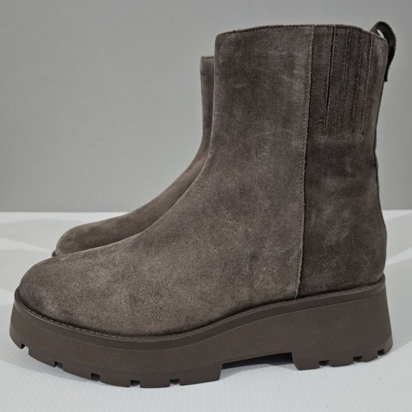NEW Vince Camuto Neframes Ankle Bootie Size 9.5 Dark Taupe Suede Chunky Platform - Picture 1 of 14